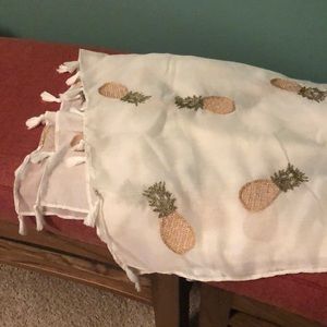 Boutique - Embroidered beach wrap